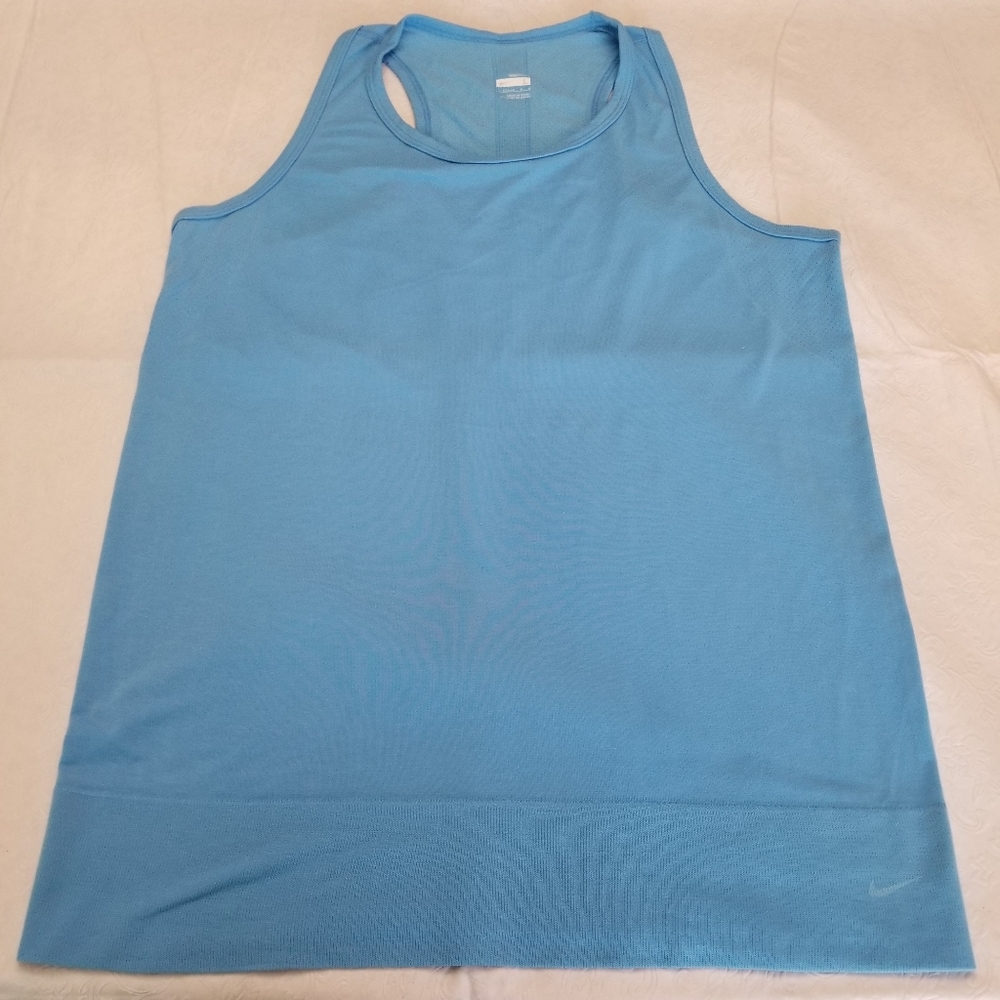 Nike Fit Dry Tank in L